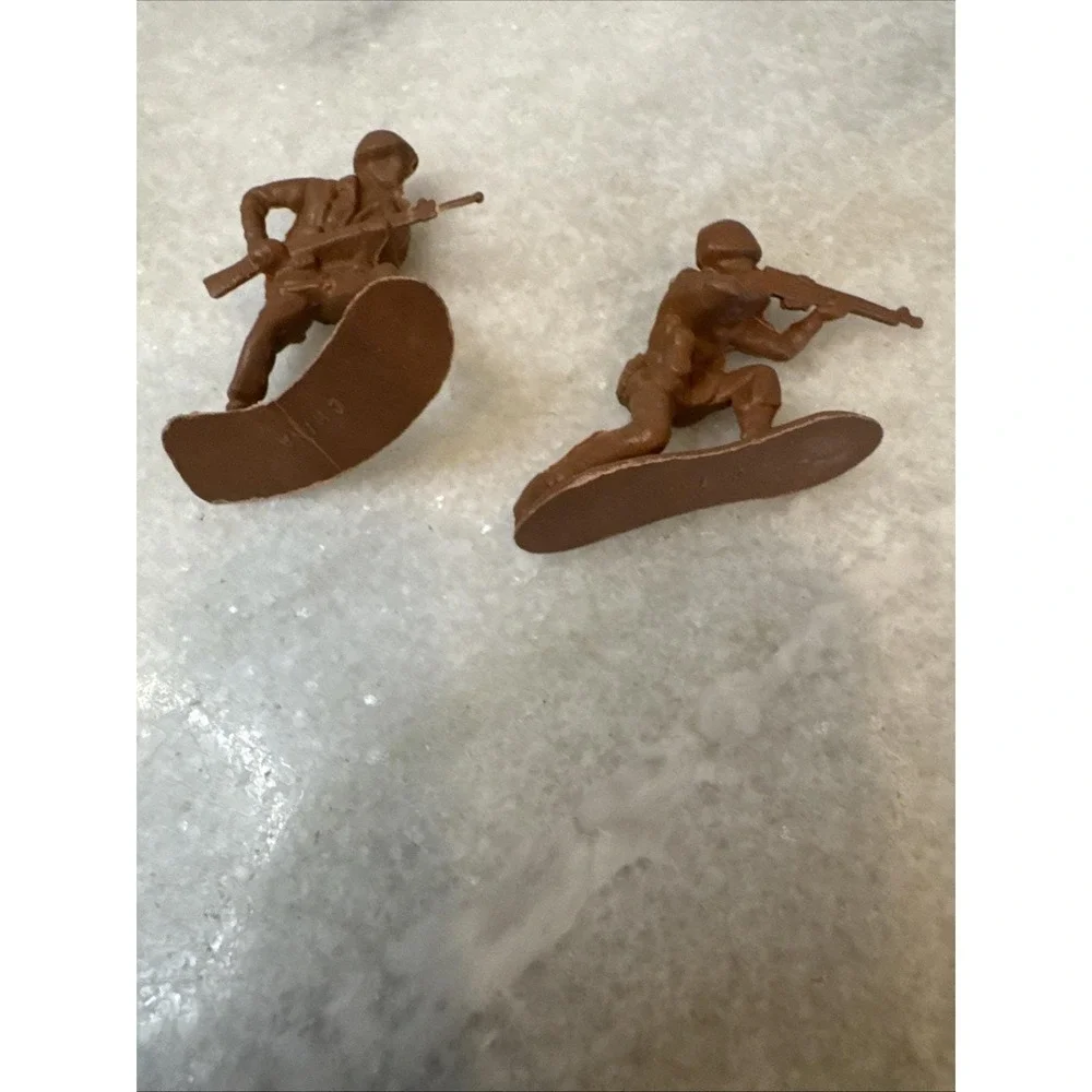 Vintage Lot Of 4 Toy Soldiers Brown‎